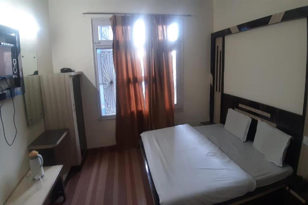 Oyo 81211 Hotel Janta Katra (Jammu and Kashmir) Esterno foto