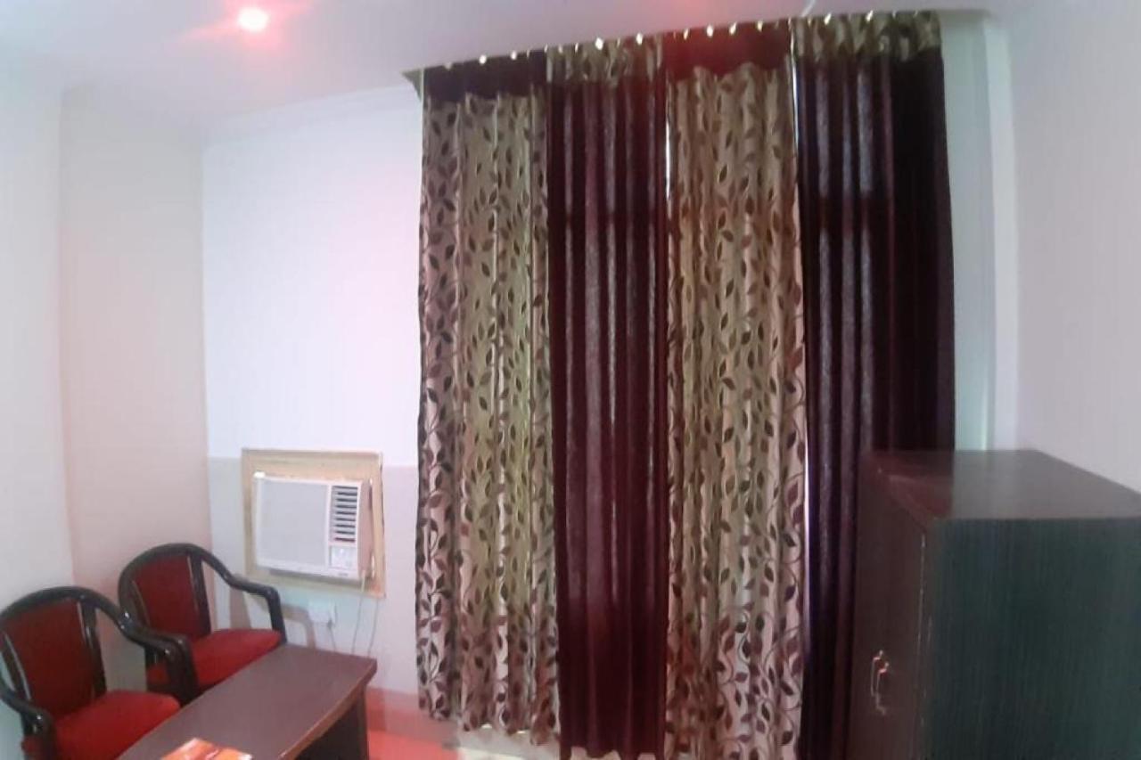 Oyo 81211 Hotel Janta Katra (Jammu and Kashmir) Esterno foto